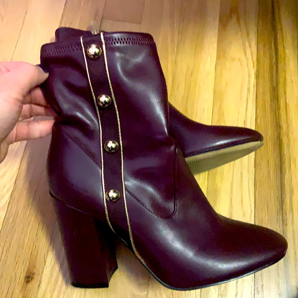 Beautiful Marc Fisher Burgundy Ankle Boots